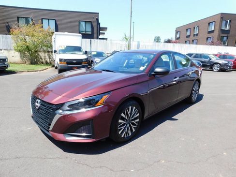Used 2025 Nissan Altima 2.5 SV FWD image 4