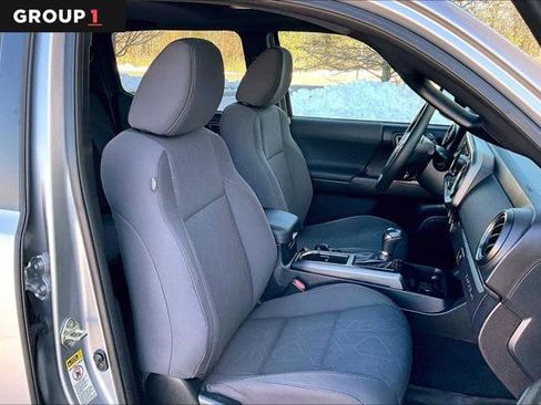 Certified 2017 Toyota Tacoma TRD Sport image 7