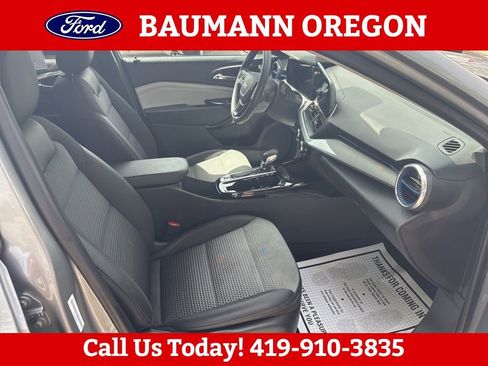 Used 2025 Chevrolet Trax LT FWD image 10