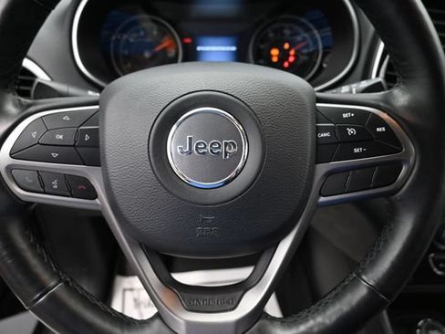 Used 2019 Jeep Cherokee Limited AWD/4WD image 16