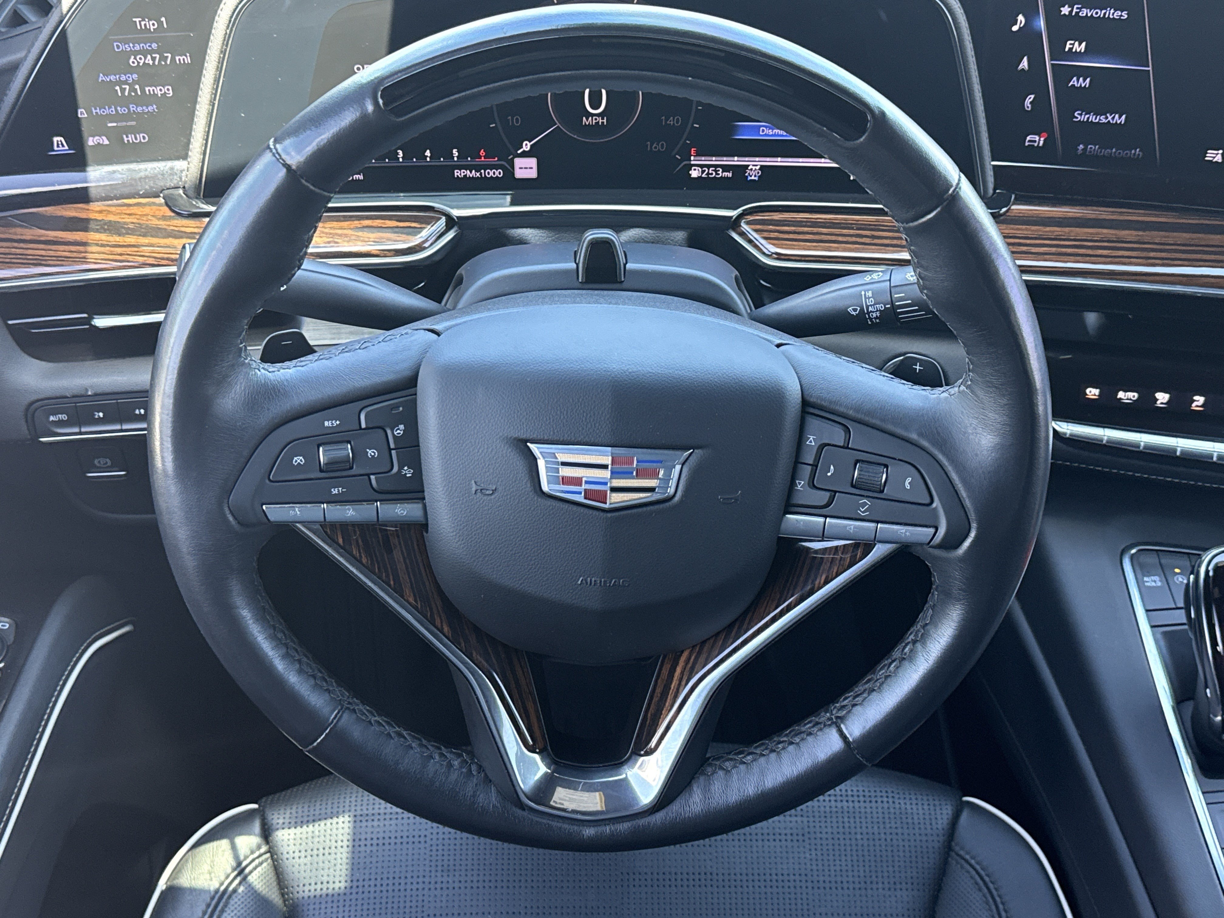 Used 2023 Cadillac Escalade Premium Luxury AWD/4WD image 18