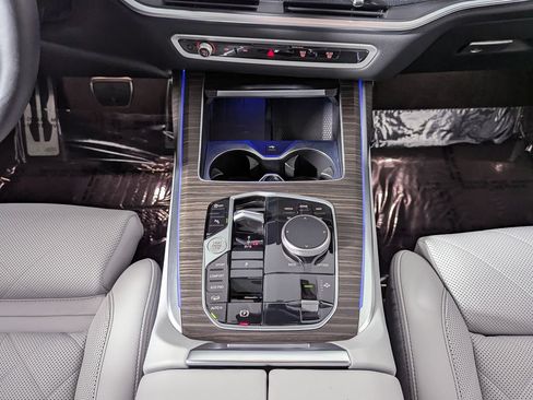 Used 2024 BMW X7 xDrive40i w/ M Sport Package AWD/4WD image 42