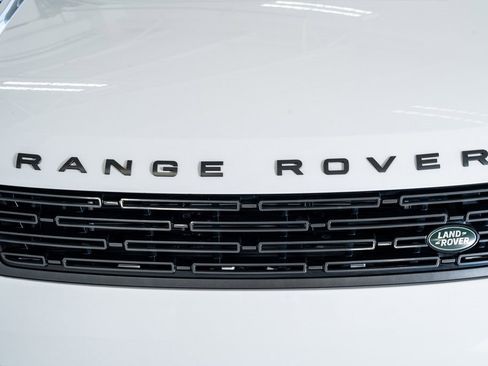 Used 2024 Land Rover Range Rover Sport Dynamic SE image 16