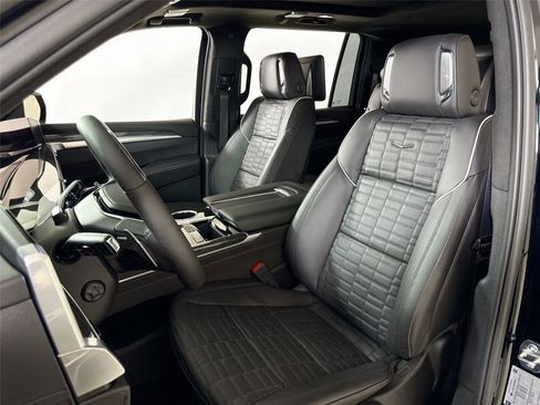 Used 2025 Cadillac Escalade ESV V w/ LPO, ONYX Package image 12