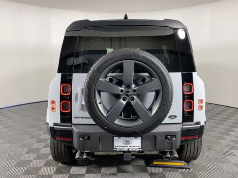 Used 2023 Land Rover Defender 110 V8 image 9