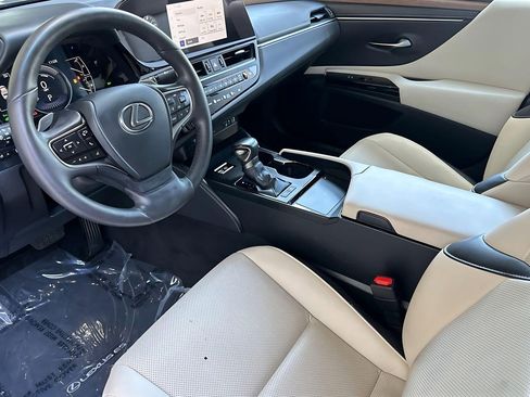 Certified 2023 Lexus ES 300h w/ Premium Package FWD image 4