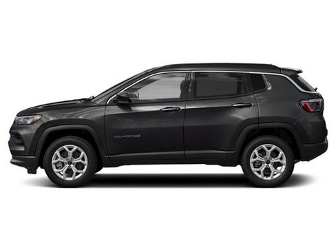 Used 2025 Jeep Compass Latitude w/ Sun & Sound Group AWD/4WD image 2