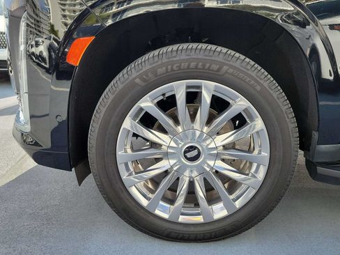 Used 2022 Cadillac Escalade Premium Luxury AWD/4WD image 10