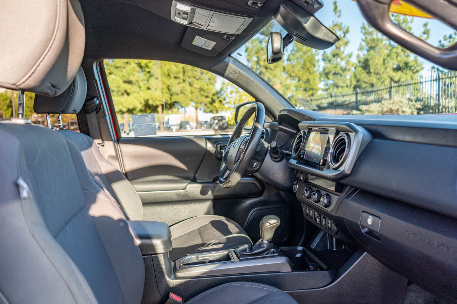 Used 2018 Toyota Tacoma TRD Sport w/ Technology Package RWD image 20