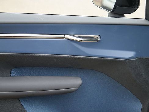 New 2026 Volvo EX30 Plus w/ Protection Package image 8