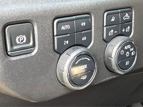 Certified 2025 Chevrolet Silverado 1500 ZR2 image 13