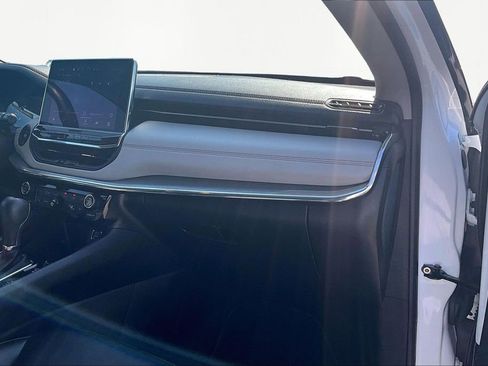 Used 2022 Jeep Compass Limited image 16