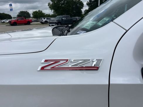 Used 2025 Chevrolet Suburban Z71 AWD/4WD image 3