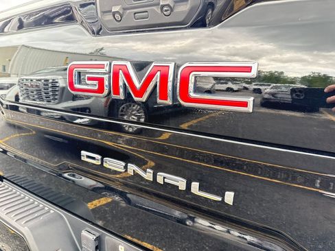 Used 2023 GMC Sierra 1500 Denali AWD/4WD image 8
