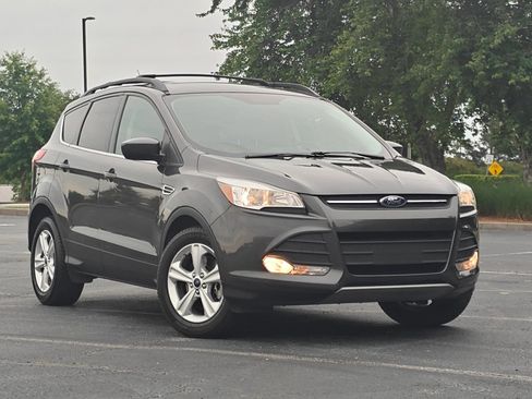 Used 2016 Ford Escape SE w/ SE Leather Comfort Package AWD/4WD image 2