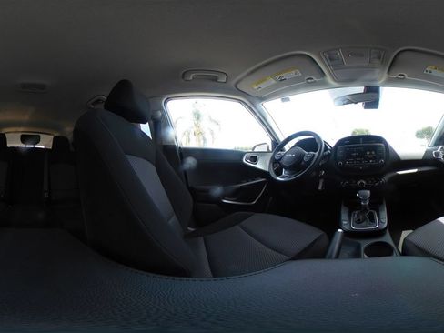 Used 2025 Kia Soul LX w/ LX Technology Package FWD image 40