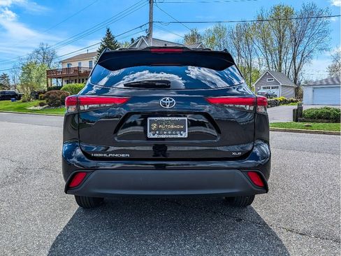 Used 2023 Toyota Highlander XLE image 6