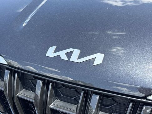 Used 2024 Kia Carnival EX FWD image 29