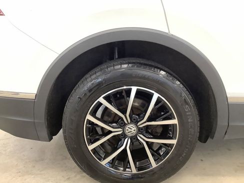 Used 2021 Volkswagen Tiguan SE w/ Panoramic Sunroof Package AWD/4WD image 18