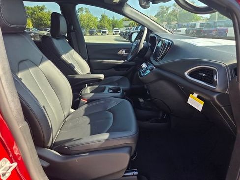 New 2026 Chrysler Pacifica Select FWD image 18