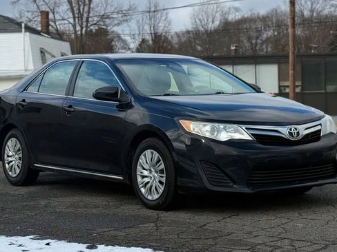 Used 2012 Toyota Camry L image 4