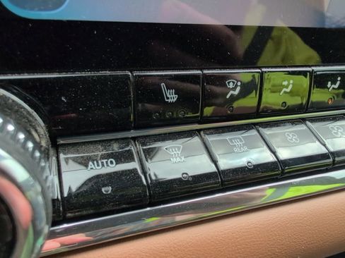 Used 2025 GMC Canyon AT4 image 22