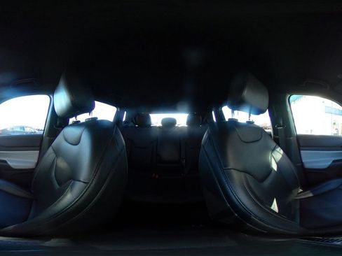 Used 2025 Jeep Compass Limited image 42