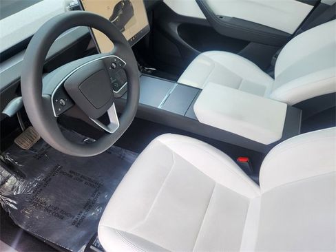 Used 2026 Tesla Model Y AWD image 7