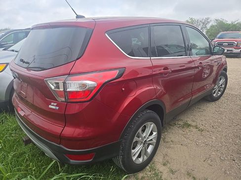 Used 2017 Ford Escape SE image 3