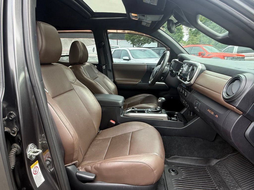 Used 2018 Toyota Tacoma Limited AWD/4WD image 28