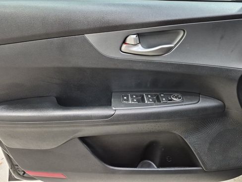Certified 2021 Kia Forte LXS FWD image 25