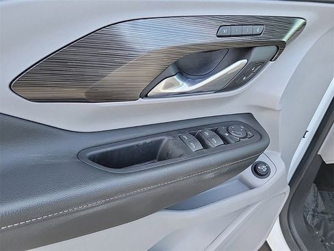 Used 2024 GMC Terrain SLT image 19