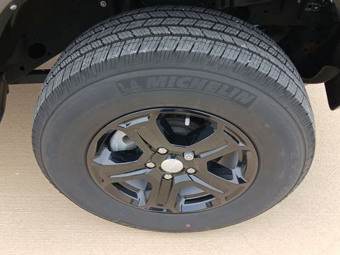 Used 2022 Jeep Wrangler Sport AWD/4WD image 46