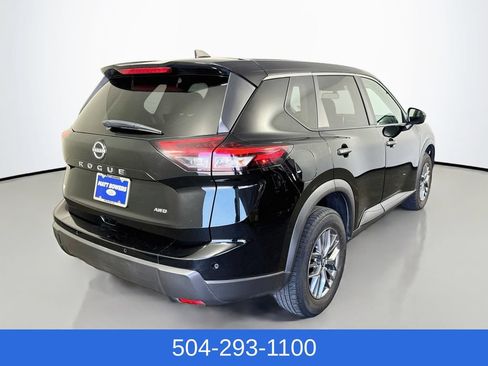 Used 2024 Nissan Rogue S AWD/4WD image 7