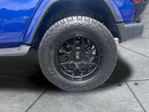 Used 2018 Jeep Wrangler Unlimited Sahara w/ Dual Top Group AWD/4WD image 26