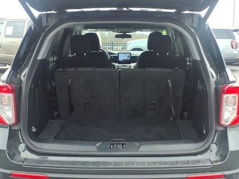 Used 2023 Ford Explorer XLT image 7