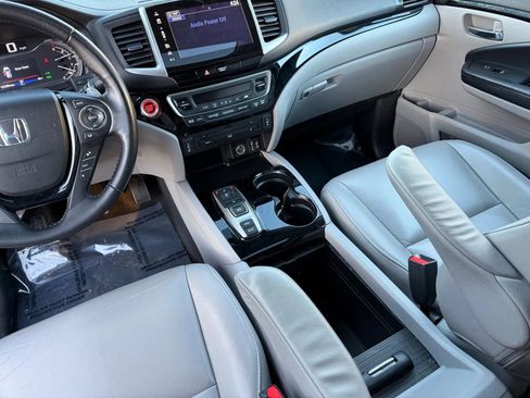 Used 2018 Honda Pilot Touring image 17