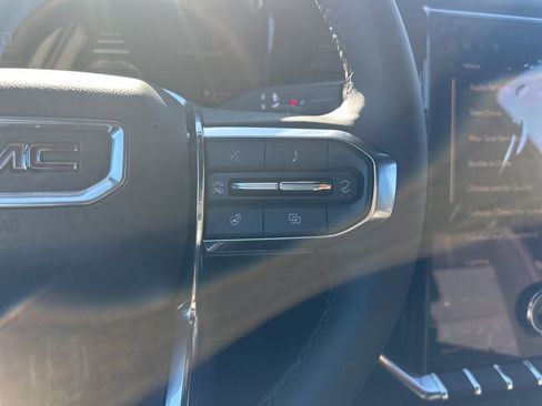 Used 2025 GMC Acadia Elevation image 17