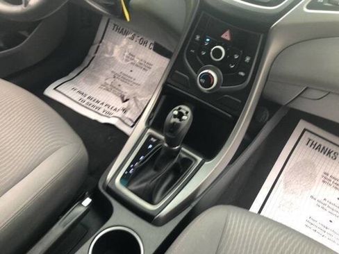 Used 2014 Hyundai Elantra SE image 19