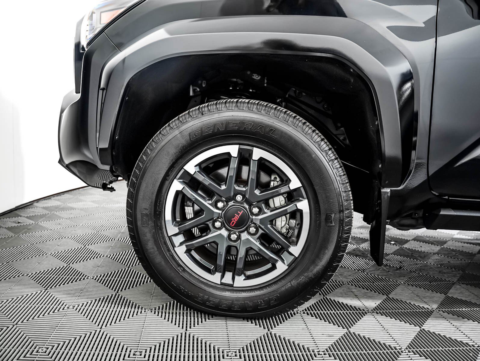 Used 2024 Toyota Tacoma TRD Sport AWD/4WD image 4