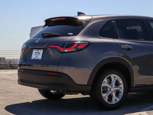 Used 2023 Honda HR-V LX image 9