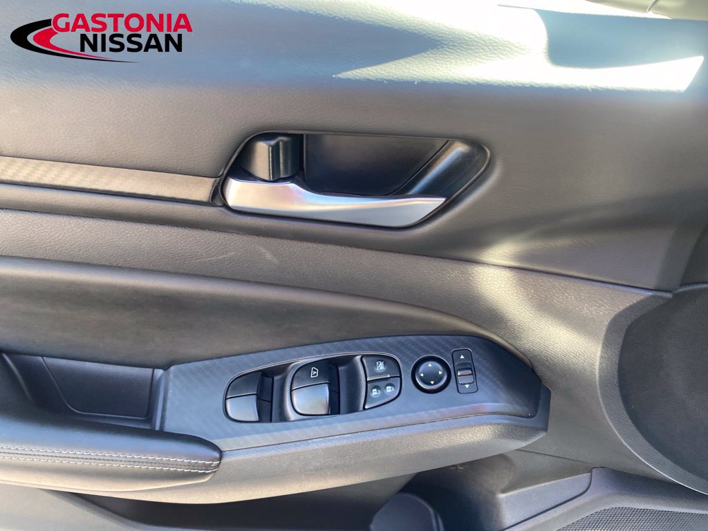 Used 2025 Nissan Altima 2.5 SV FWD image 14