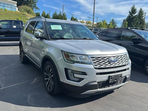 Used 2017 Ford Explorer Platinum AWD/4WD image 6