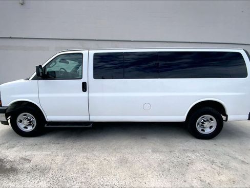 Used 2019 Chevrolet Express 3500 LT w/ LT Preferred Equipment Group RWD image 3