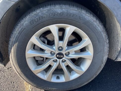 Used 2020 Kia Telluride LX image 9