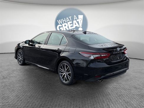 Used 2023 Toyota Camry XLE image 6