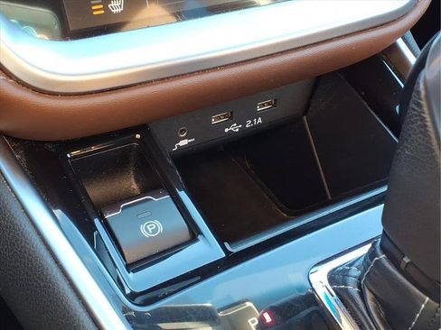 Used 2020 Subaru Outback Touring w/ Popular Package #2 image 9