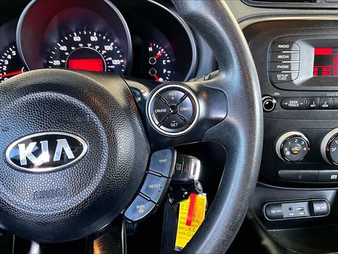 Used 2015 Kia Soul FWD image 23