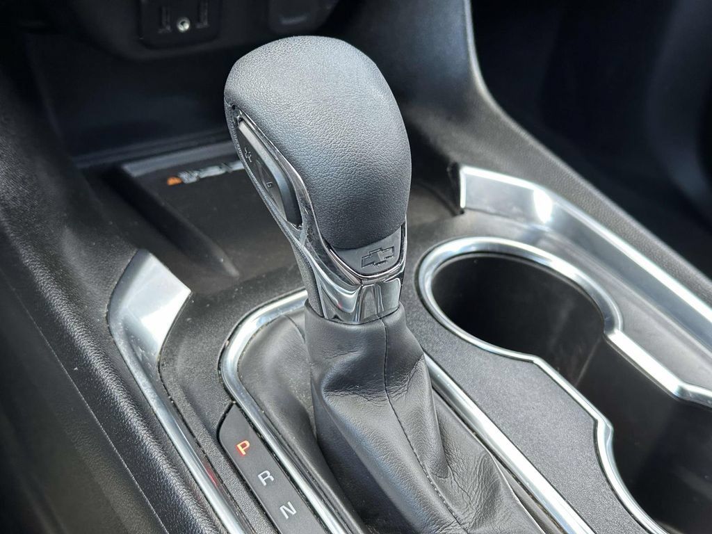 Used 2023 Chevrolet Traverse LT FWD image 28