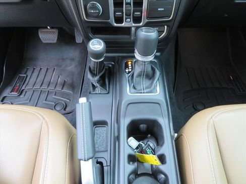 Used 2021 Jeep Wrangler Unlimited Sahara image 24